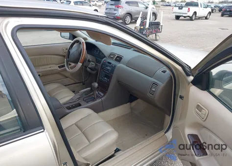 1995 Nissan Maxima Gle/Gxe/Se z USA, uszkodzony, nr VIN JN1CA21D8ST057493